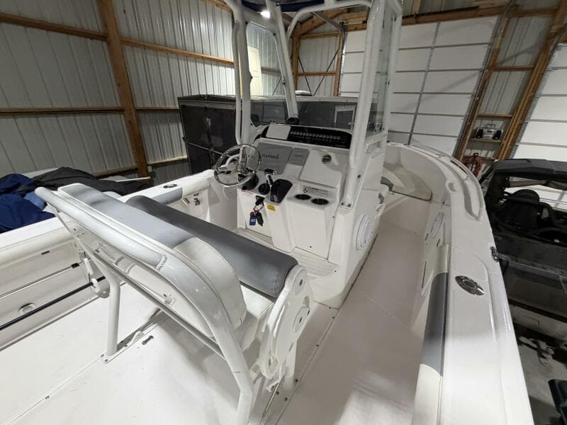 2016 Everglades 230 Center Console