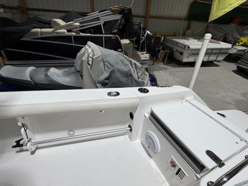 2016 Everglades 230 Center Console