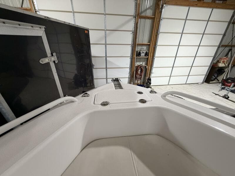 2016 Everglades 230 Center Console