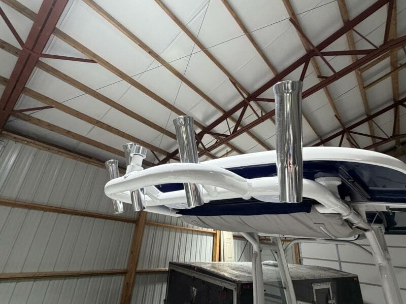 2016 Everglades 230 Center Console