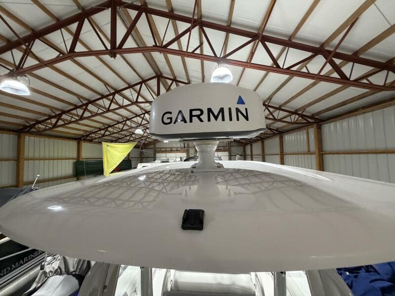 2016 Everglades 230 Center Console