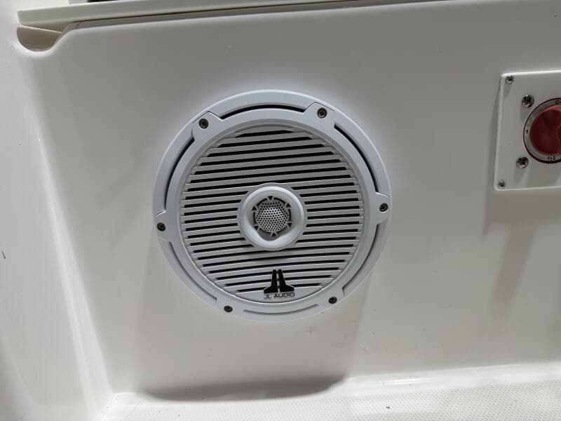 2016 Everglades 230 Center Console