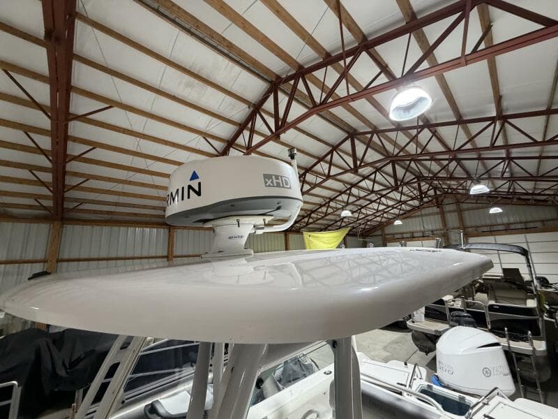 2016 Everglades 230 Center Console