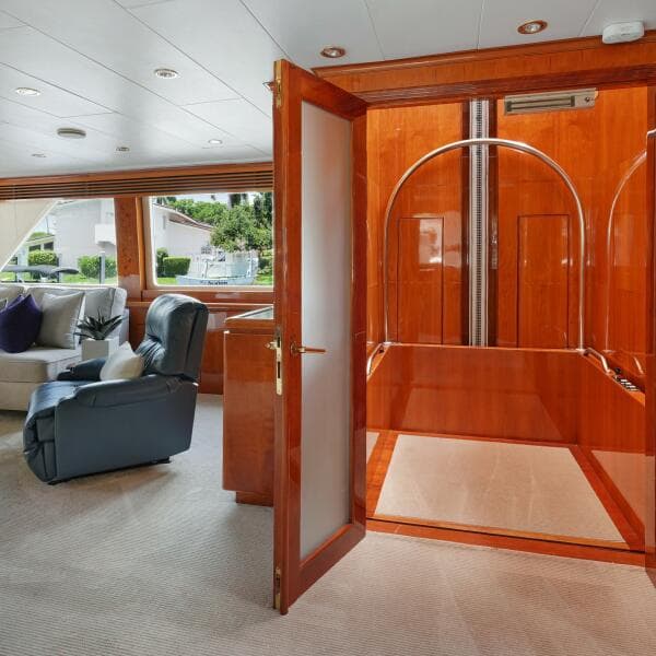 2003 Hargrave Sky Lounge