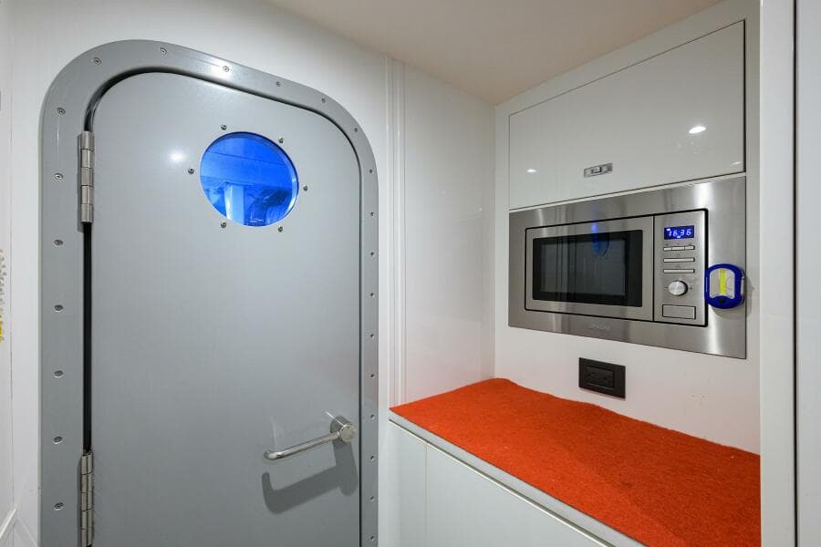 Princess Y78 - Janie II - Crew Area