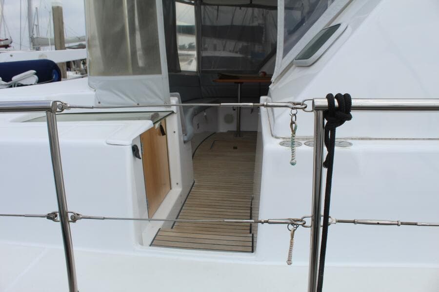 2004 Lagoon 43 Power Cat