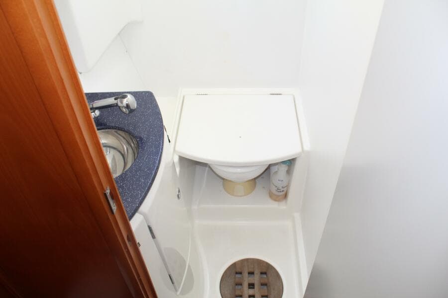 2004 Lagoon 43 Power Cat