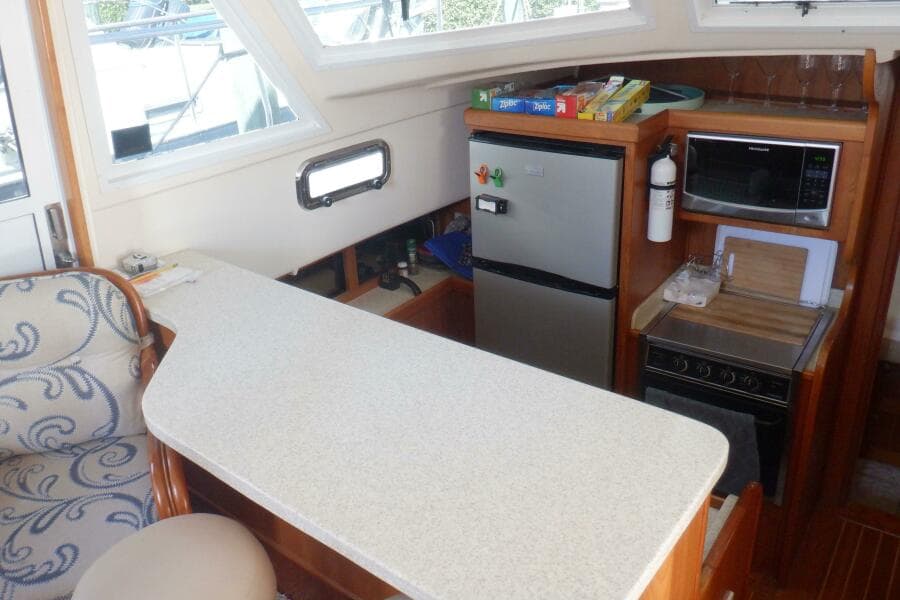 2002 Mainship 430 Trawler