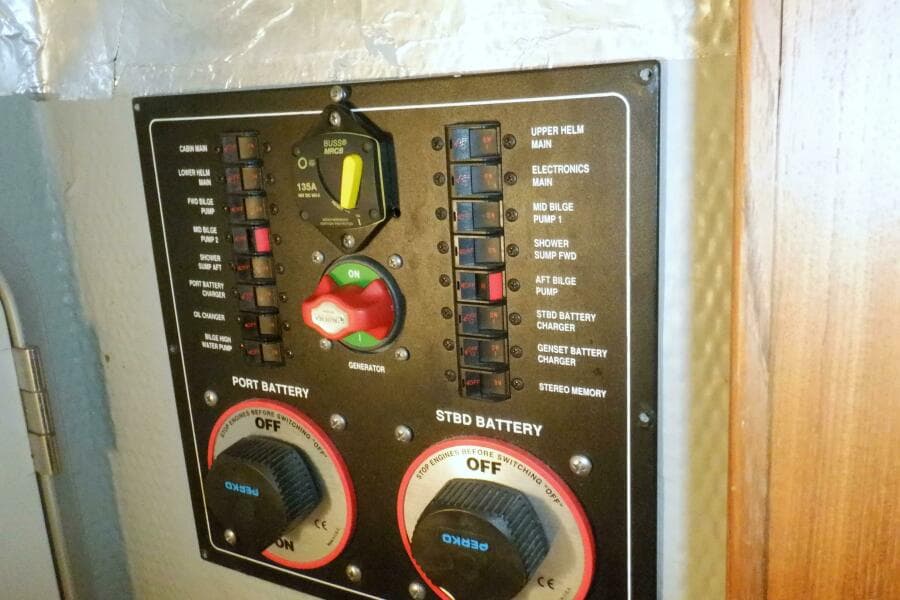 2002 Mainship 430 Trawler