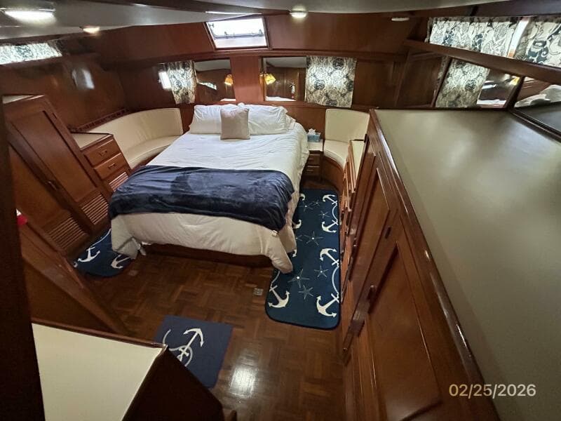 42' Jefferson master stateroom