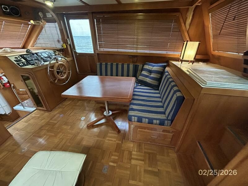 42' Jefferson salon starboard