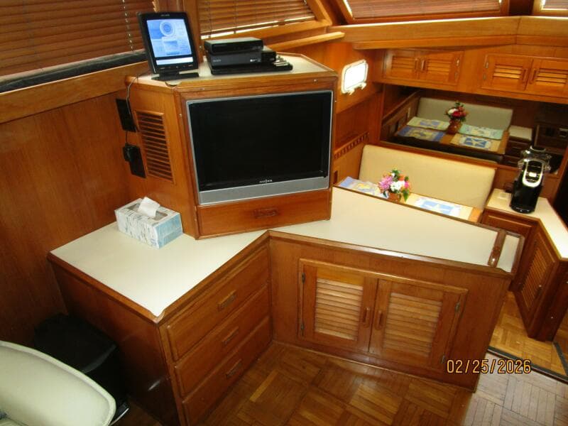 42' Jefferson salon port foward