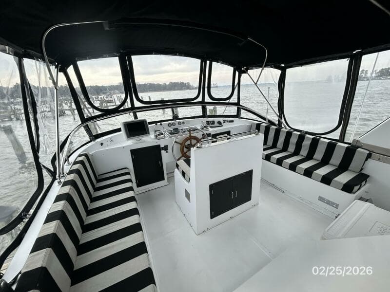 42' Jefferson flybridge forward1