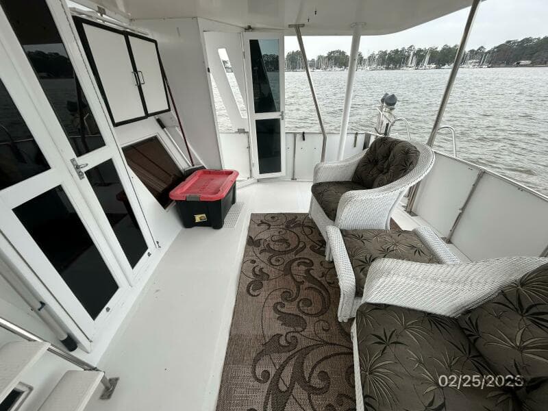 42' Jefferson sundeck starboard