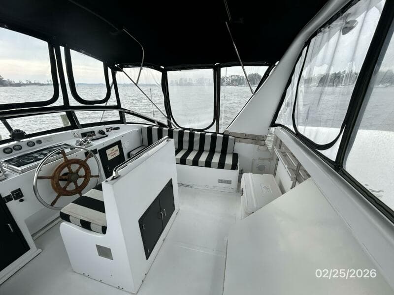 42' Jefferson flybridge starboard