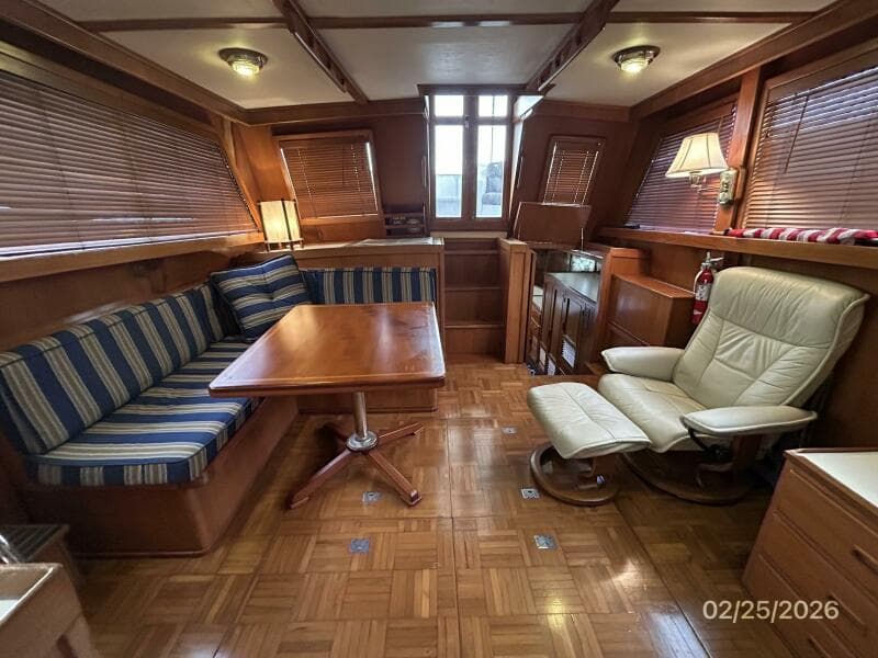 42' Jefferson salon aft