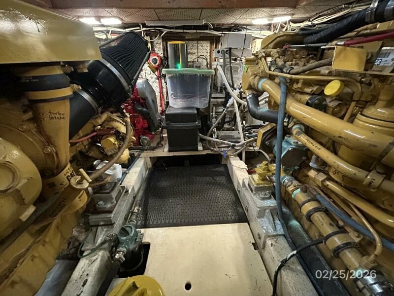 42' Jefferson engine room aft