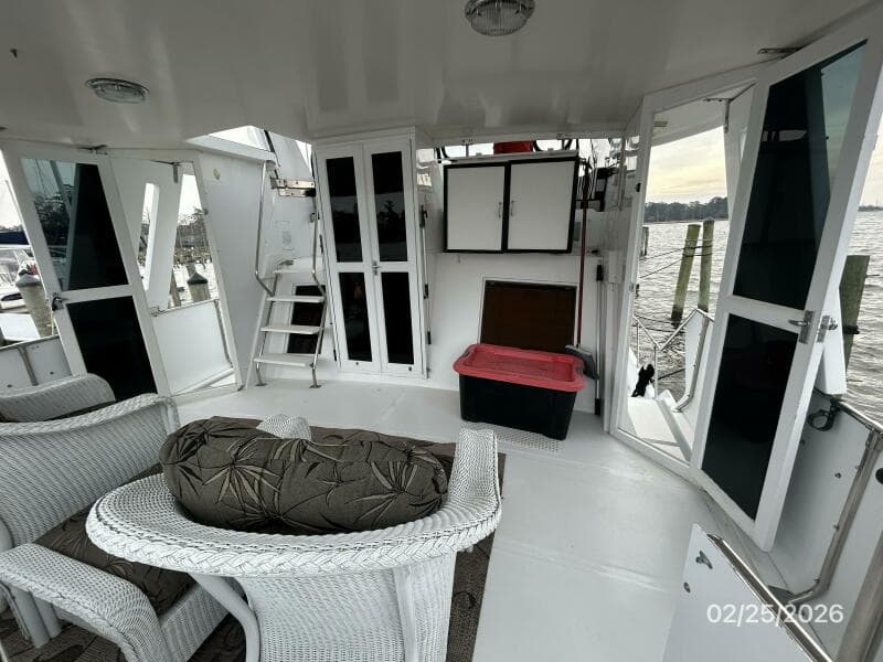 42' Jefferson sundeck forward