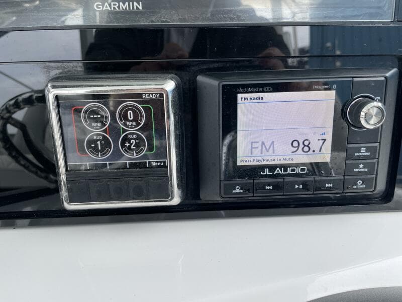 2019 Sea Fox 328 Commander