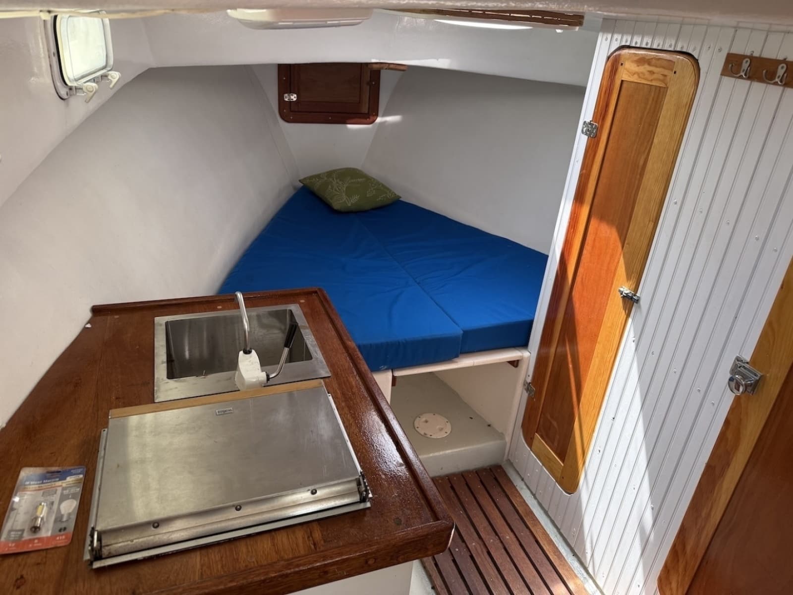 2000 Seaworthy Downeast 28 - Photo 16