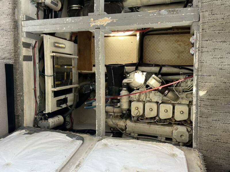 1996 Bayliner 3788 Command Bridge