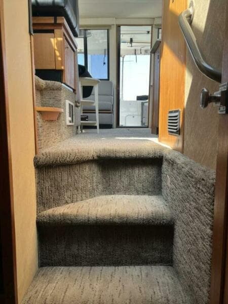 1996 Bayliner 3788 Command Bridge