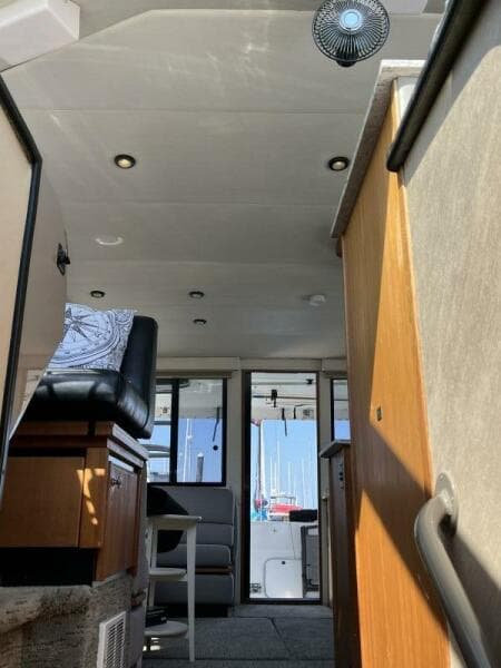 1996 Bayliner 3788 Command Bridge