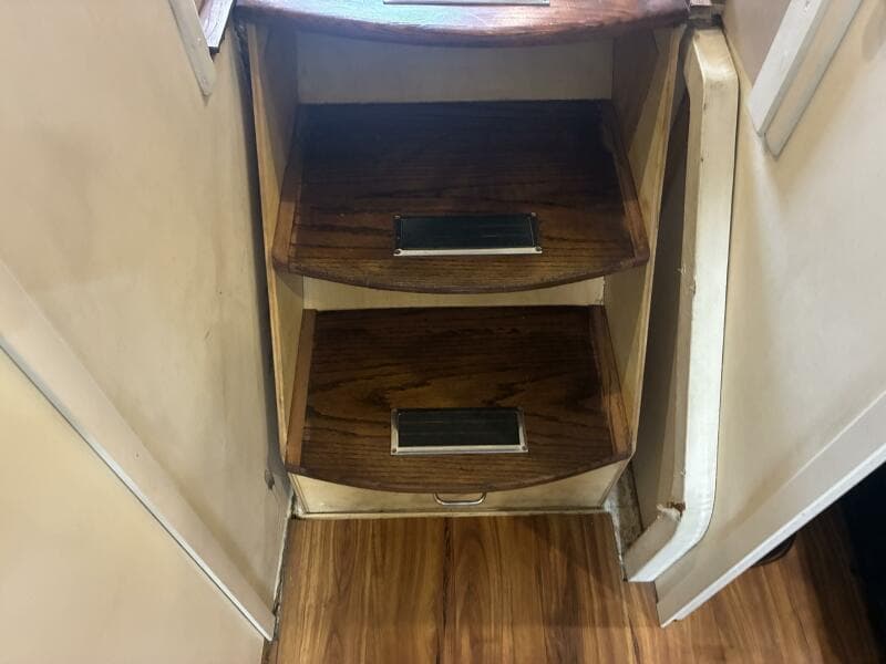 Carver 455 Aft Cabin - Companion way steps