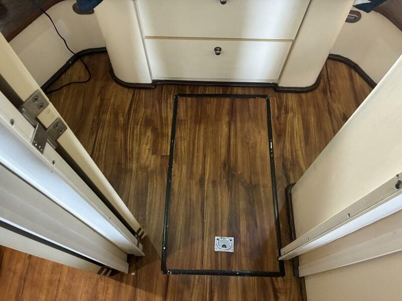 Carver 455 Aft Cabin - Guest Cabin