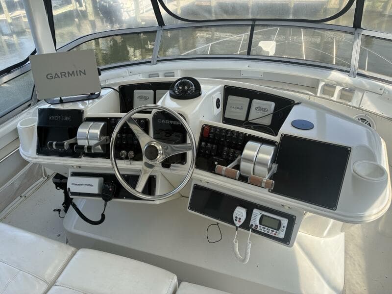 Carver 455 Aft Cabin - Flybridge Helm Station