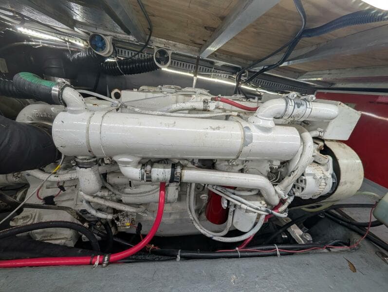 Carver 455 Aft Cabin - Starboard engine