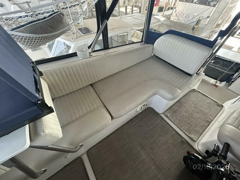 43' Mainship flybridge starboard aft seating