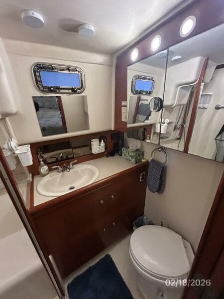 43' Mainship master stateroom head