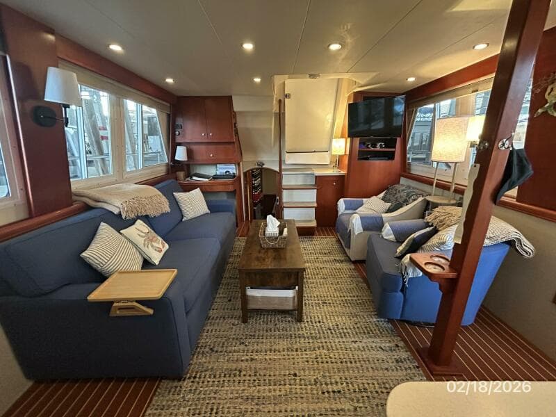 43' Mainship salon aft