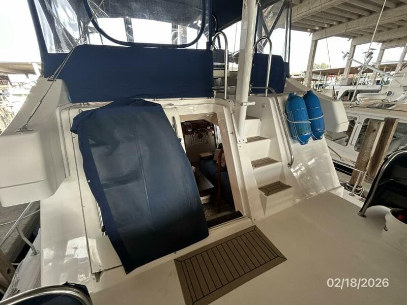 43' Mainship trunk cabin forward