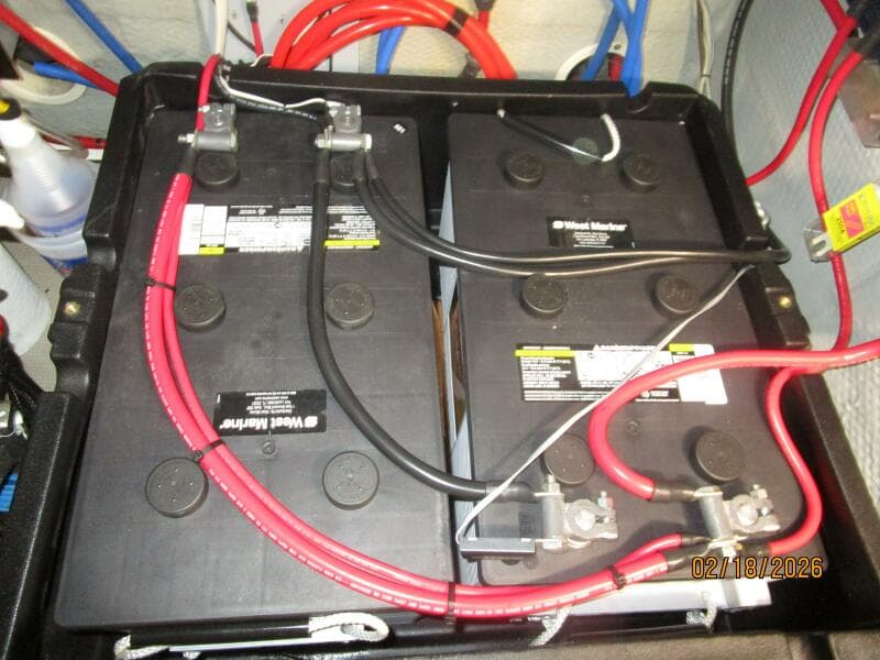 43' Mainship house battery bank