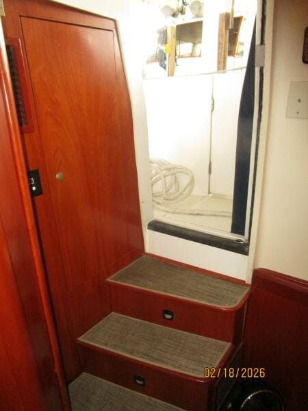 43' Mainship master stateroom-aftdeck access