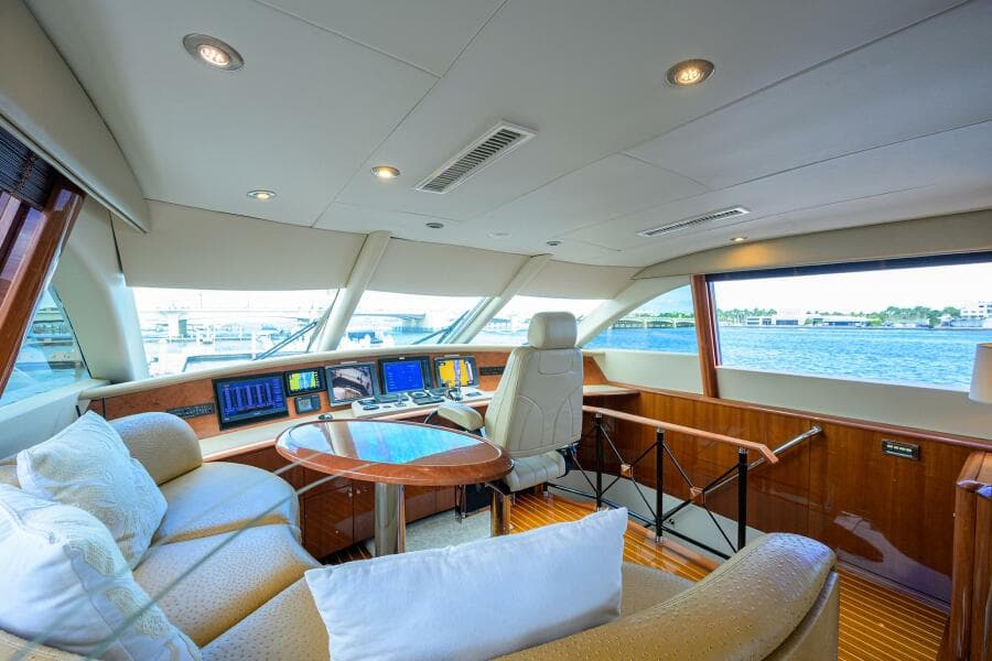 Lazzara 80 WILLYN - Enclosed Flybridge