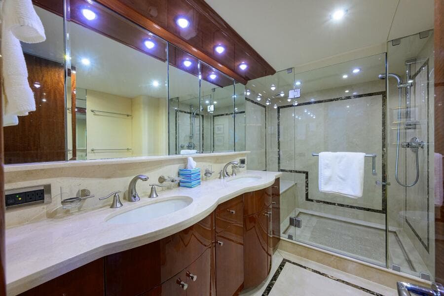 Lazzara 80 WILLYN - Master Head