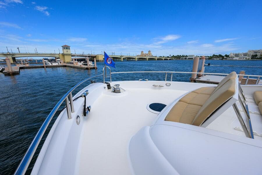 Lazzara 80 WILLYN - Bow