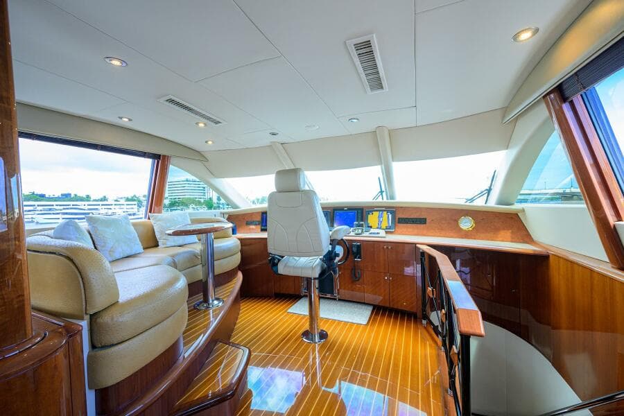 Lazzara 80 WILLYN - Enclosed Flybridge