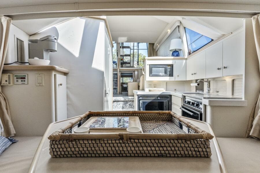 2000 Carver 326 Aft Cabin Motor Yacht