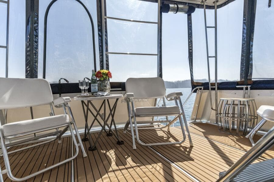 2000 Carver 326 Aft Cabin Motor Yacht