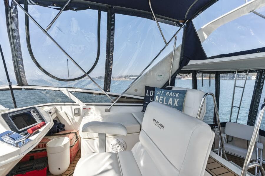 2000 Carver 326 Aft Cabin Motor Yacht