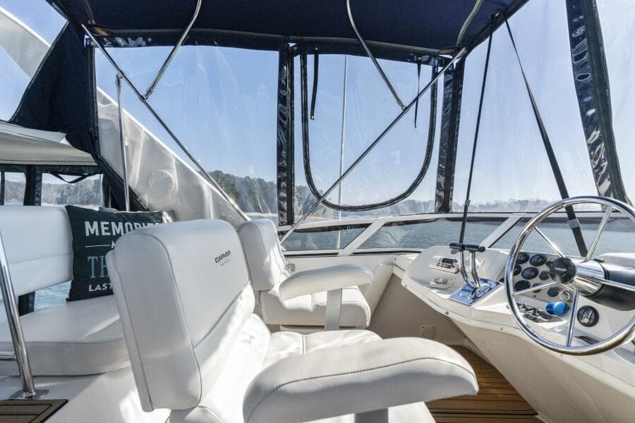 2000 Carver 326 Aft Cabin Motor Yacht