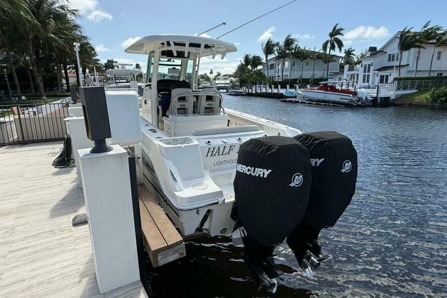 2018 Boston Whaler 250 Outrage
