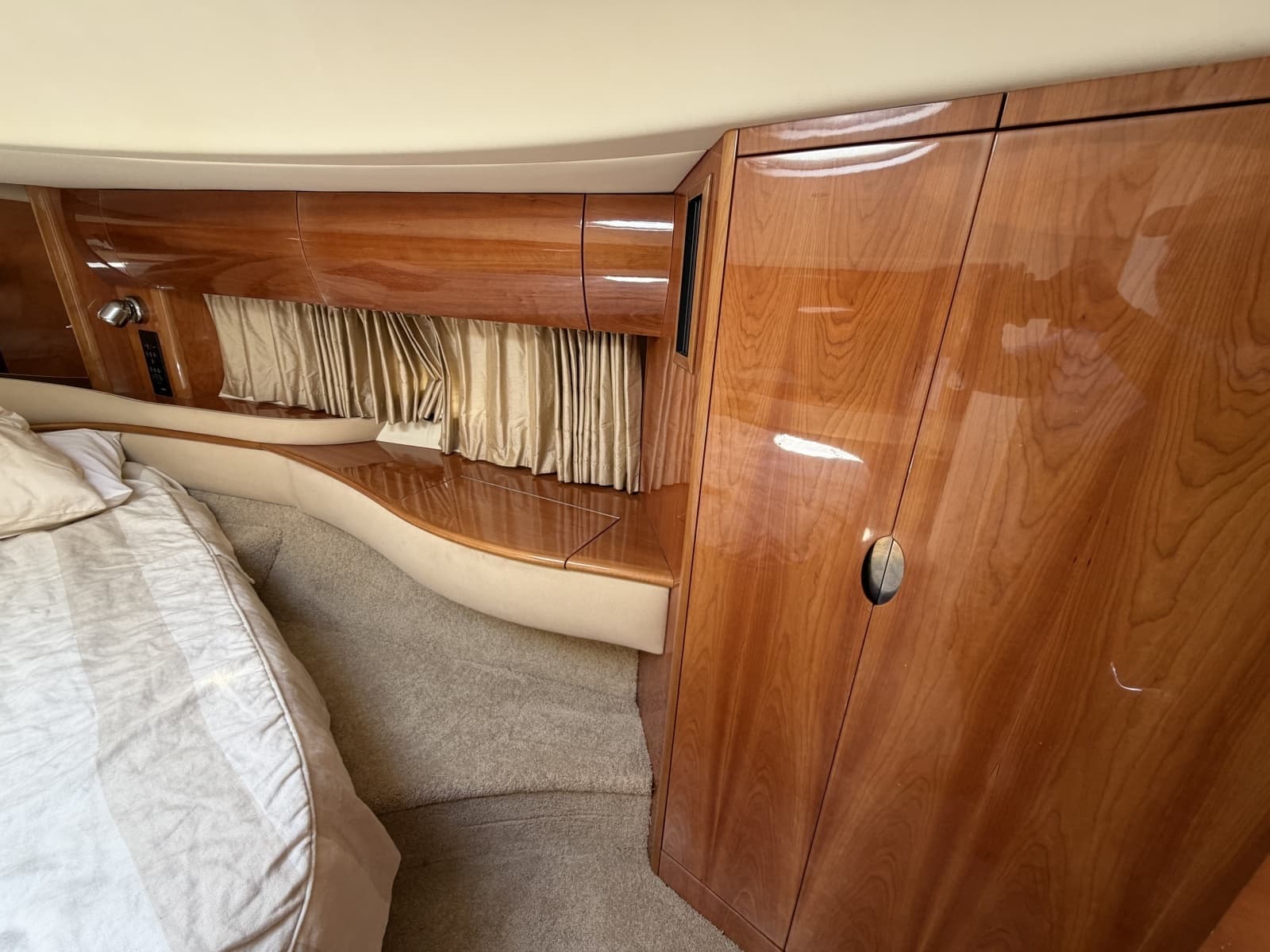 2001 Viking Sport Cruisers V65 Express - Photo 19
