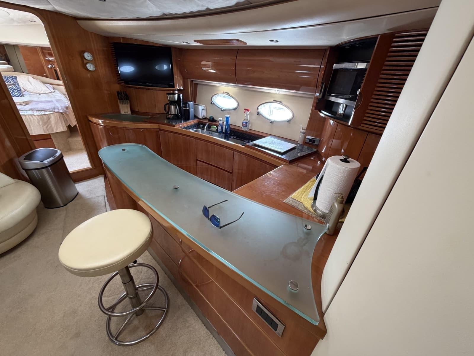 2001 Viking Sport Cruisers V65 Express - Photo 23