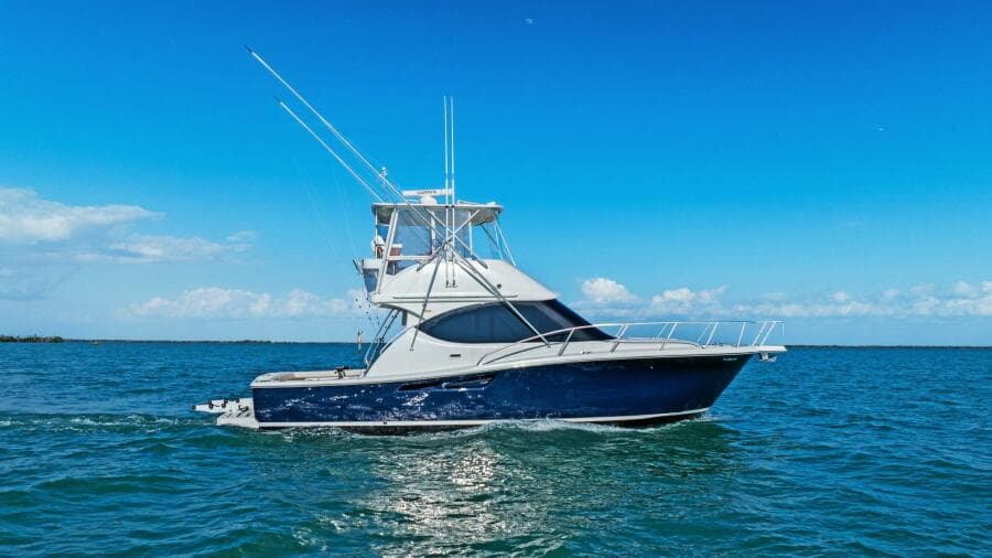 2013 Tiara Yachts 3900 Convertible - Profile 