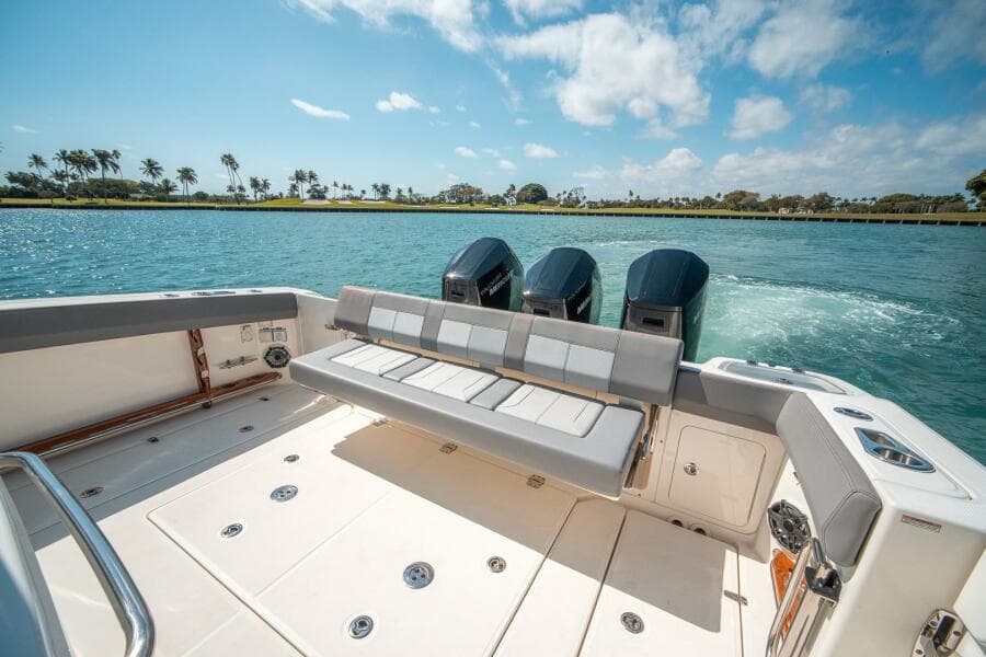 2023 Boston Whaler 420 Outrage